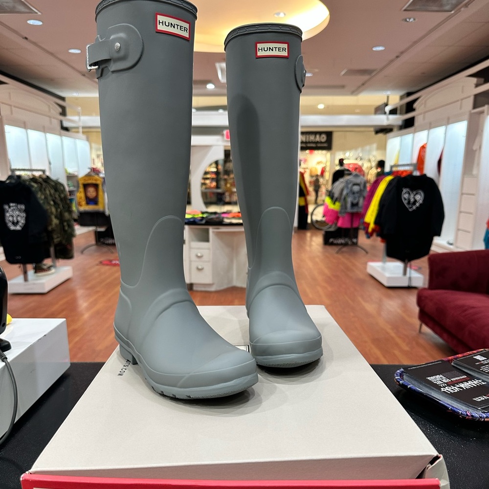 Hunter rain boots size 9